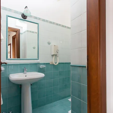 Marina Corta ليباري