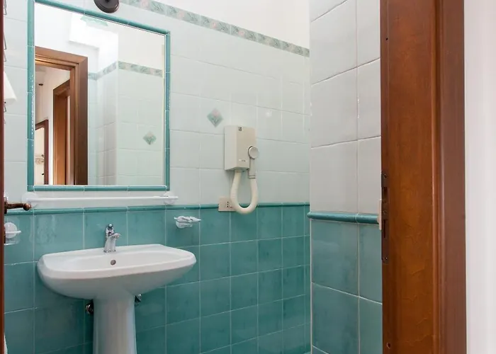 Marina Corta ليباري